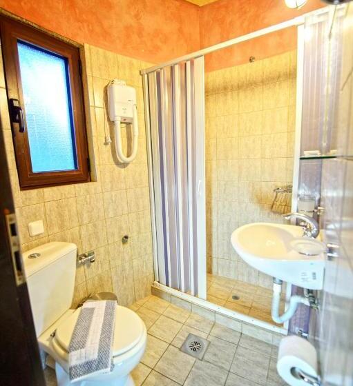 复式房间, Anemomili Village