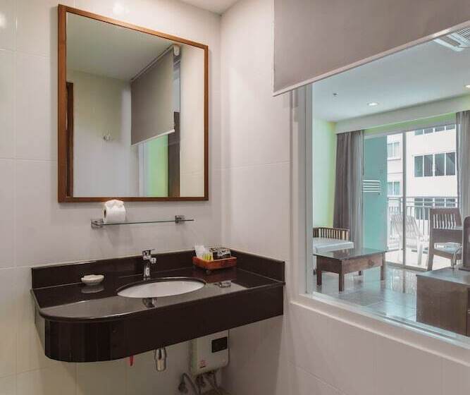 디럭스 스위트 킹 침대, Elite Suites Patong