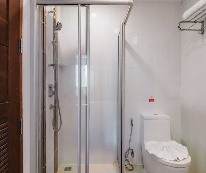 디럭스 스위트 킹 침대, Elite Suites Patong