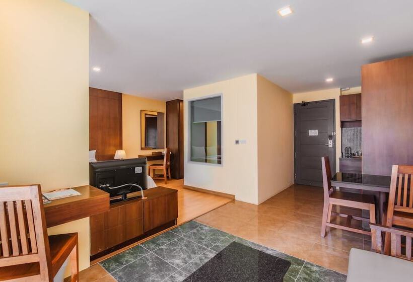 디럭스 스위트 킹 침대, Elite Suites Patong