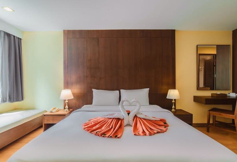 디럭스 스위트 킹 침대, Elite Suites Patong