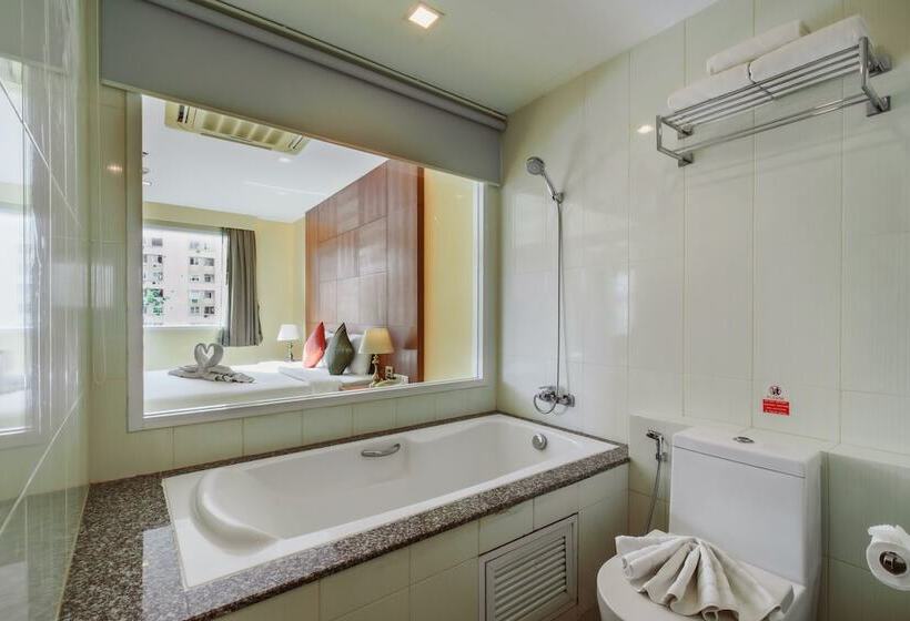 패밀리 스위트, Elite Suites Patong