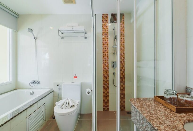 패밀리 스위트, Elite Suites Patong
