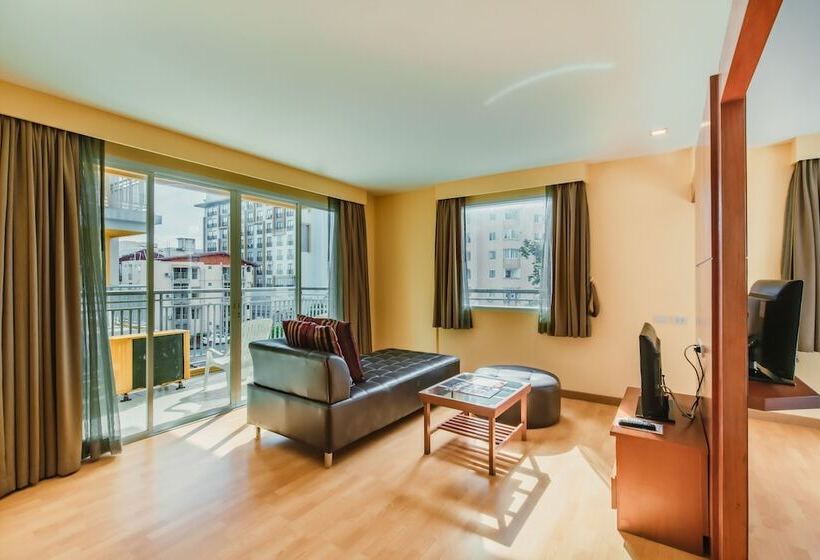 패밀리 스위트, Elite Suites Patong