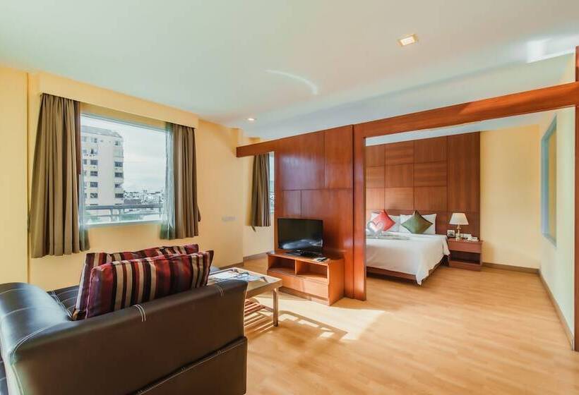 패밀리 스위트, Elite Suites Patong