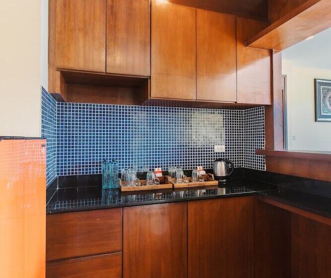 2 Bedroom Suite Pool View, Elite Suites Patong