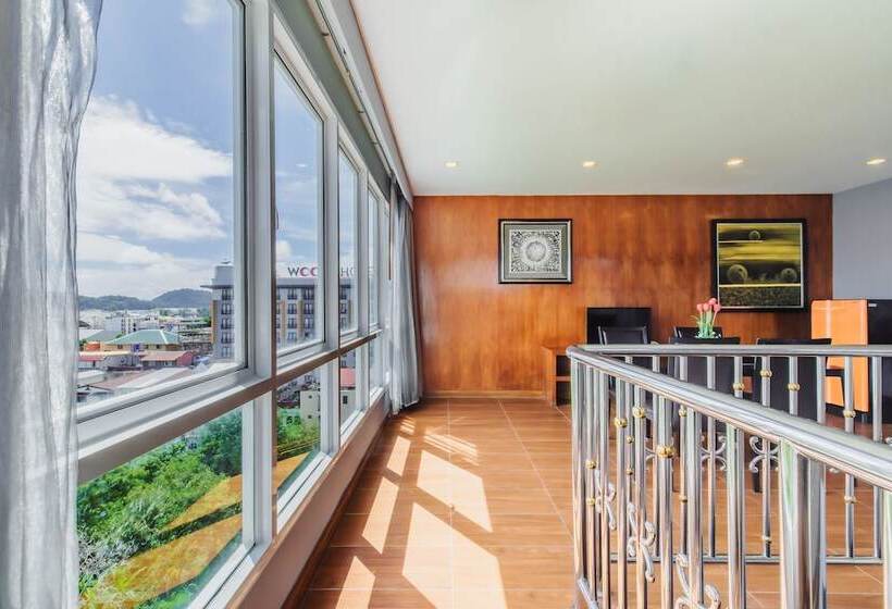 펜트하우스 스위트, Elite Suites Patong