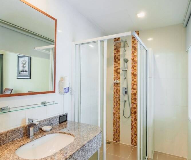 디럭스 스위트, Elite Suites Patong