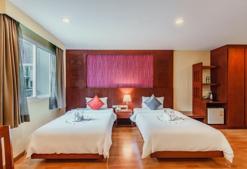 디럭스 스위트, Elite Suites Patong