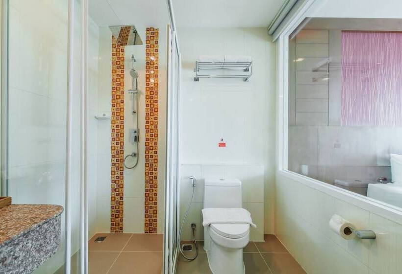 디럭스 스위트, Elite Suites Patong