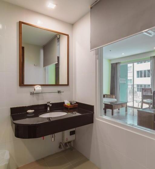 디럭스 스위트 킹 침대, Elite Suites Patong