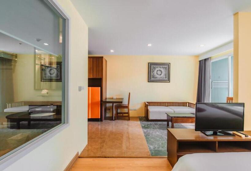 디럭스 스위트 킹 침대, Elite Suites Patong