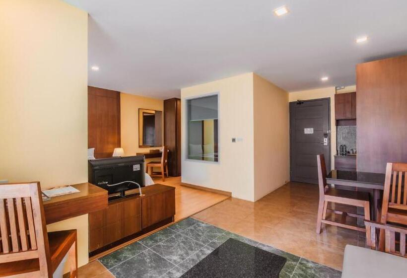 디럭스 스위트 킹 침대, Elite Suites Patong