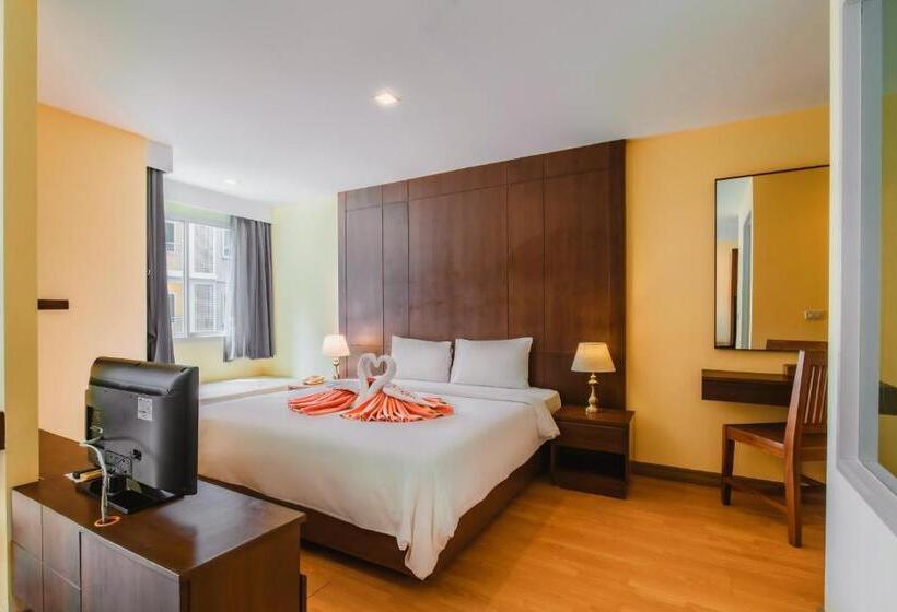 디럭스 스위트 킹 침대, Elite Suites Patong