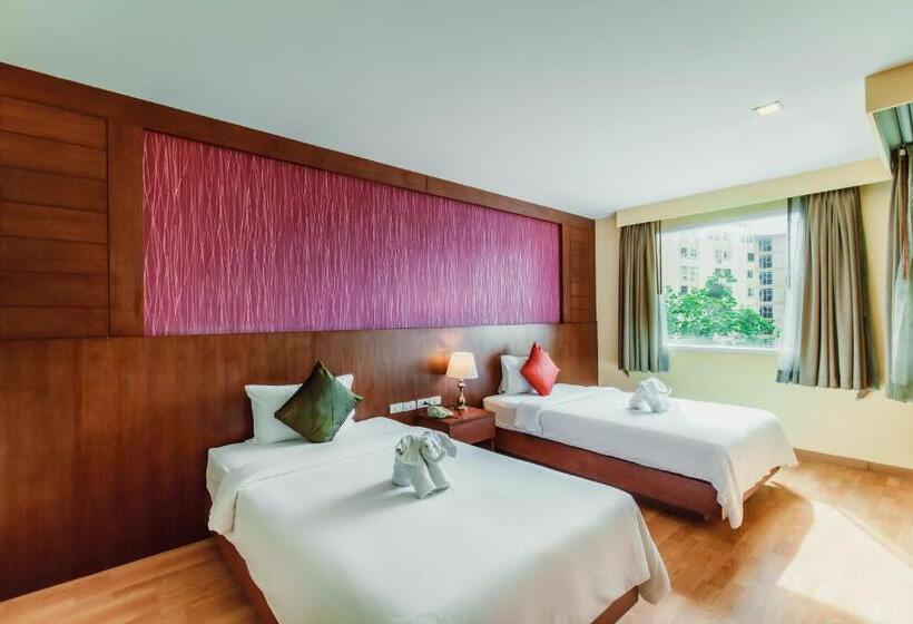 디럭스 스위트, Elite Suites Patong