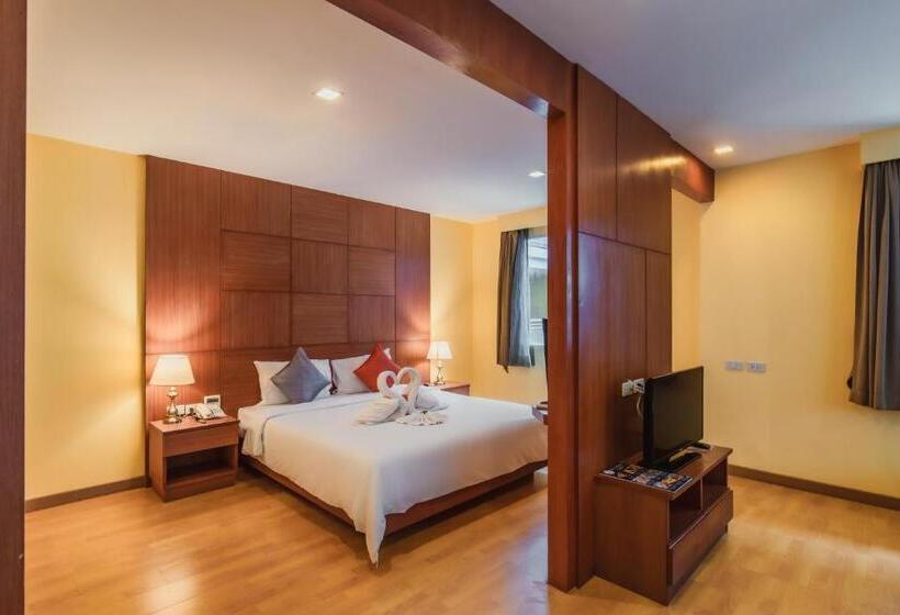 패밀리 스위트, Elite Suites Patong