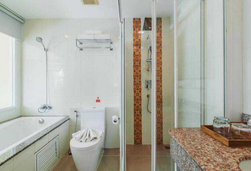패밀리 스위트, Elite Suites Patong