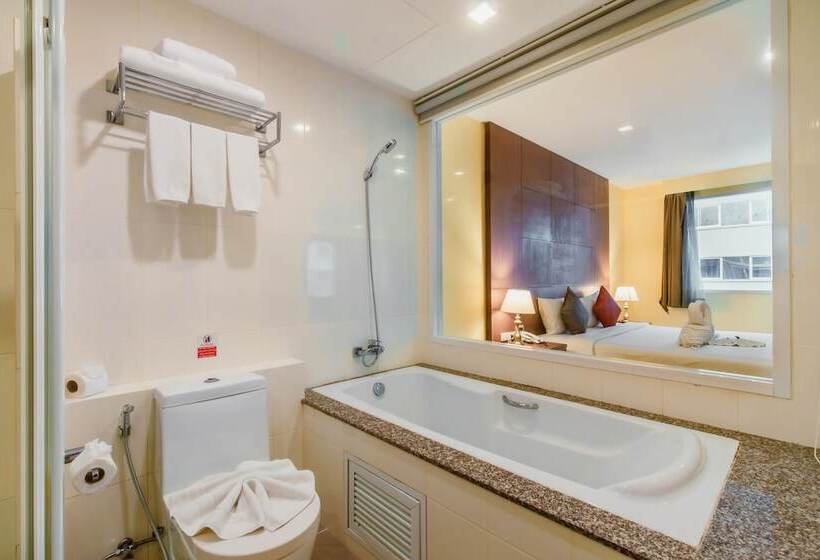 패밀리 스위트, Elite Suites Patong
