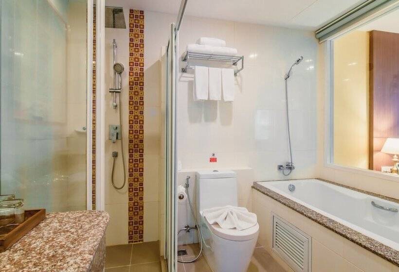 패밀리 스위트, Elite Suites Patong