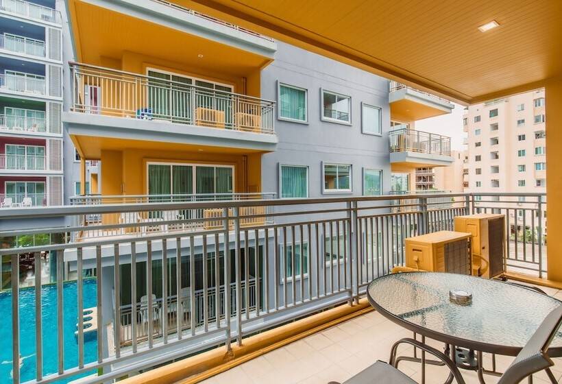 패밀리 스위트, Elite Suites Patong