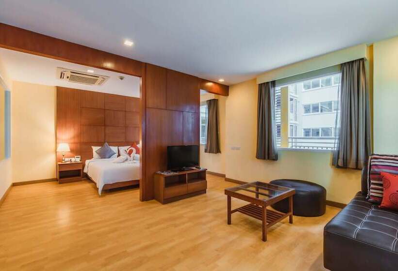 패밀리 스위트, Elite Suites Patong