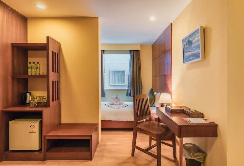 패밀리 스위트, Elite Suites Patong