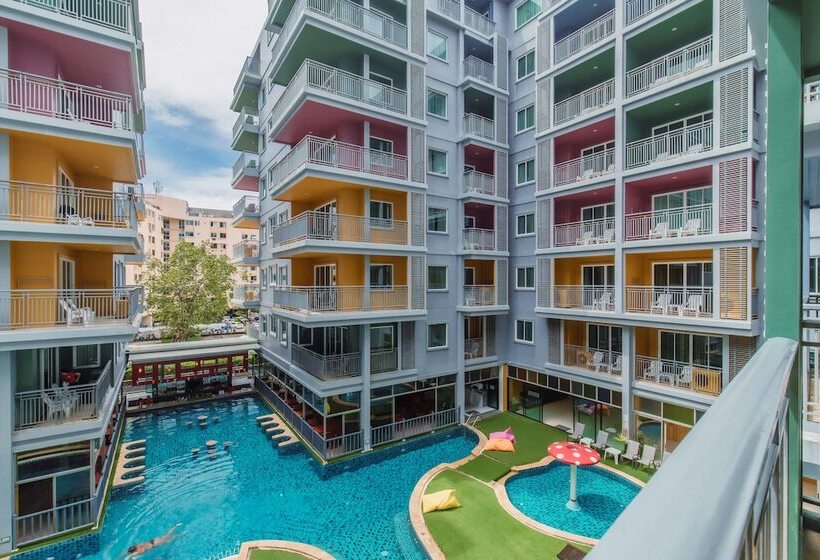 디럭스 스위트 킹 침대, Elite Suites Patong