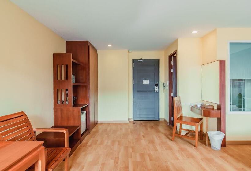 디럭스 스위트, Elite Suites Patong