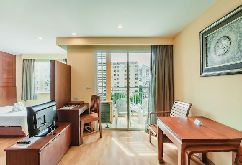 디럭스 스위트, Elite Suites Patong