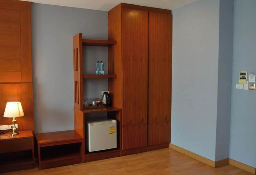 디럭스 스위트 킹 침대, Elite Suites Patong