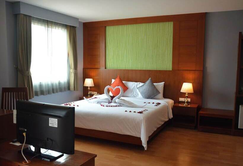 디럭스 스위트 킹 침대, Elite Suites Patong