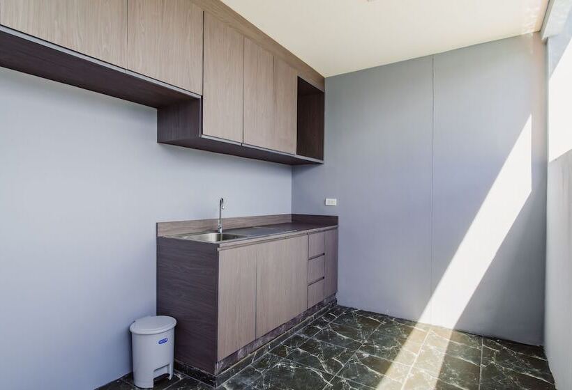 펜트하우스 스위트, Elite Suites Patong