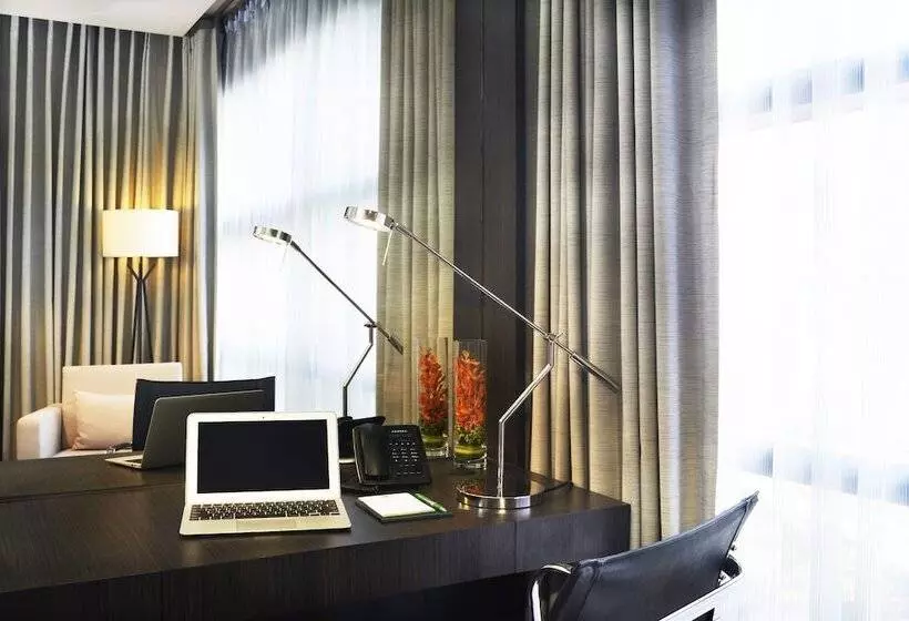 スタンダードシティビュールーム, Holiday Inn Bangkok Sukhumvit, An Ihg
