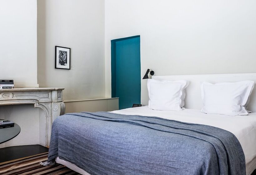 غرفة سوبيريور, Julien