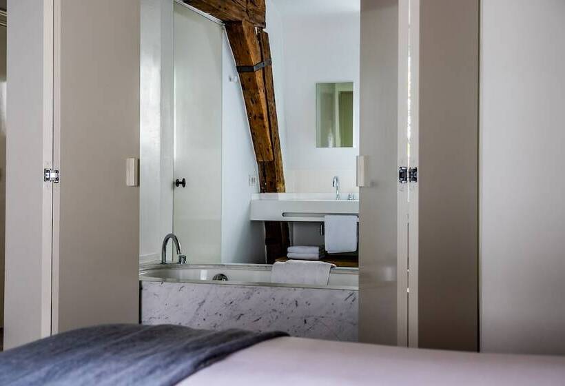 غرفة ديلوكس, Julien