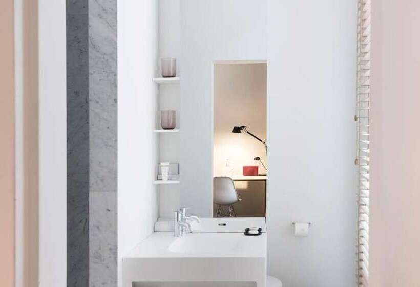 غرفة قياسية, Julien