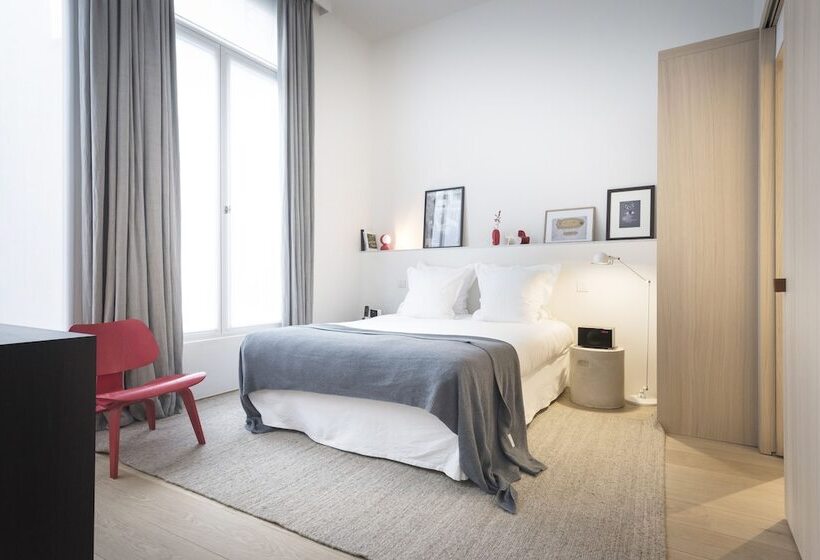 غرفة قياسية, Julien