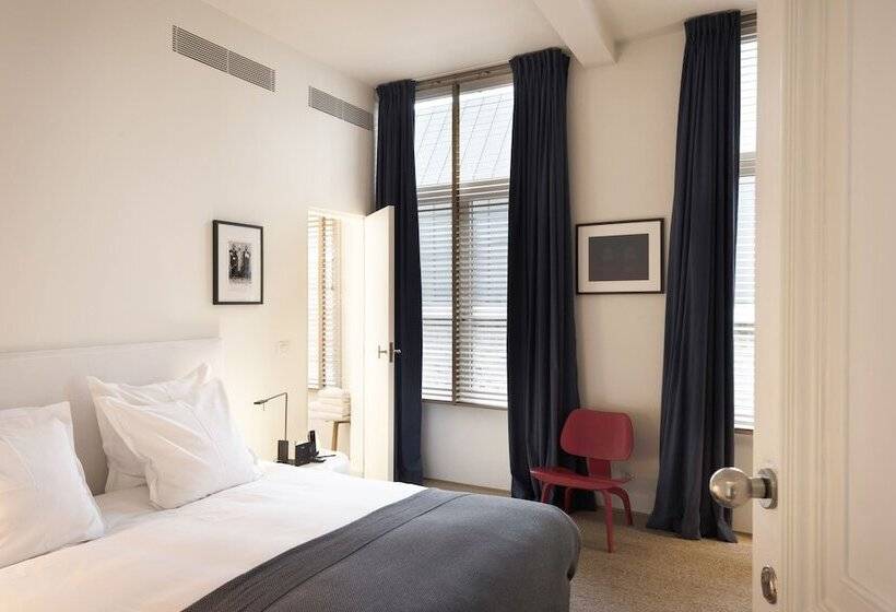 غرفة قياسية, Julien