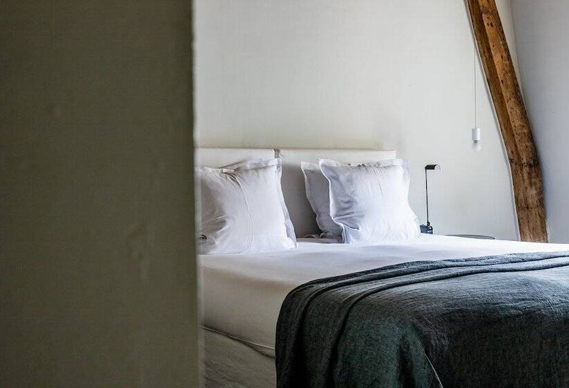 غرفة تنفيذية, Julien