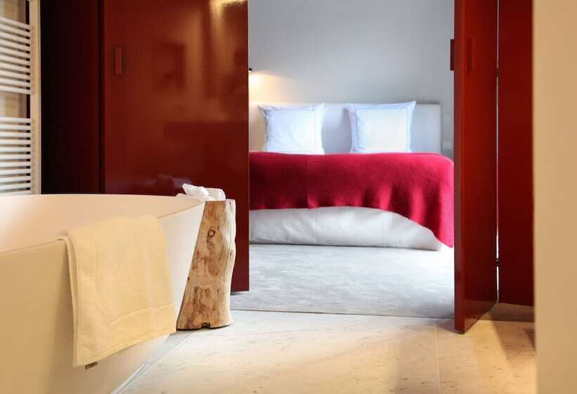 غرفة تنفيذية, Julien