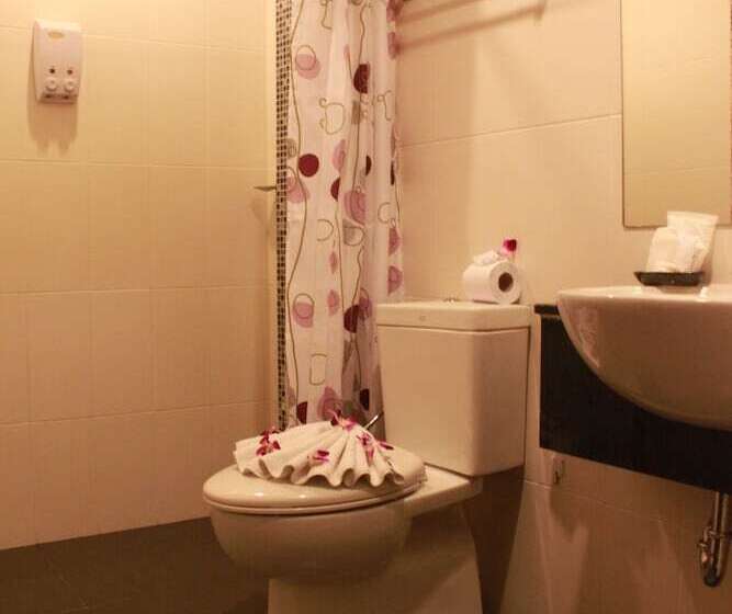 جناح, Patong Hemingway S