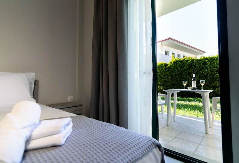 Стандартный Номер Нижний Этаж, Samel Hotel