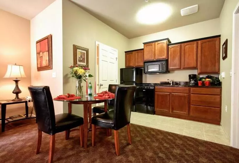 スイート, Stratford Suites Spokane Airport