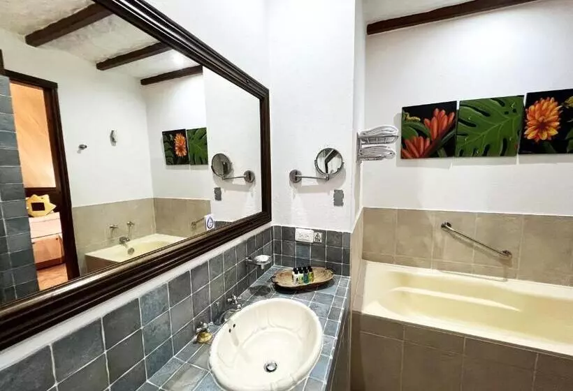 Superior Kolmen Hengen Huone, Tequendama Hotel Campestre Villavicencio