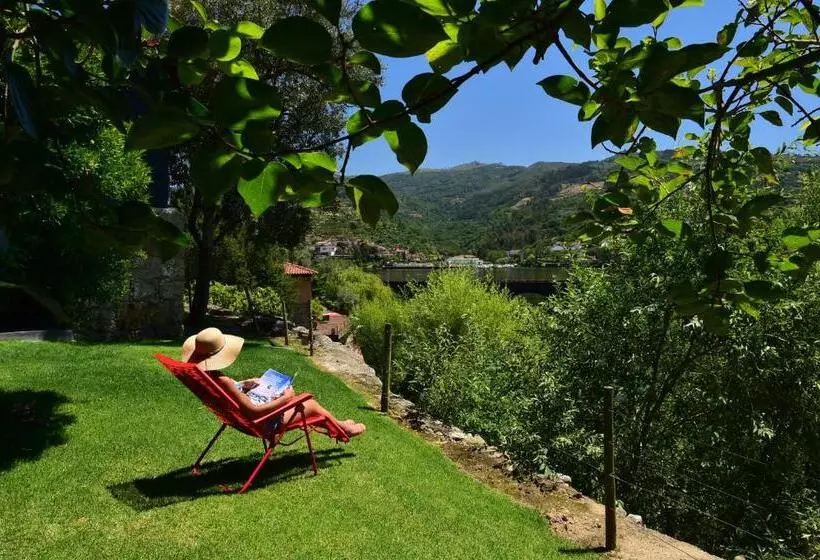 ３ベッドルームアパートメント, Casas De Pousadouro