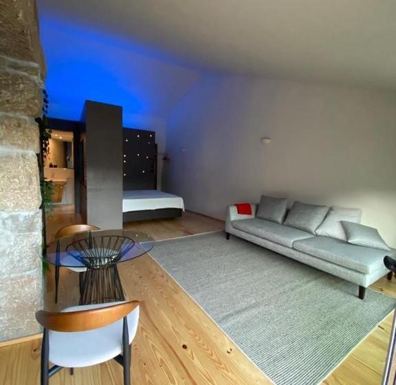 Студия Стандарт, Casas De Pousadouro
