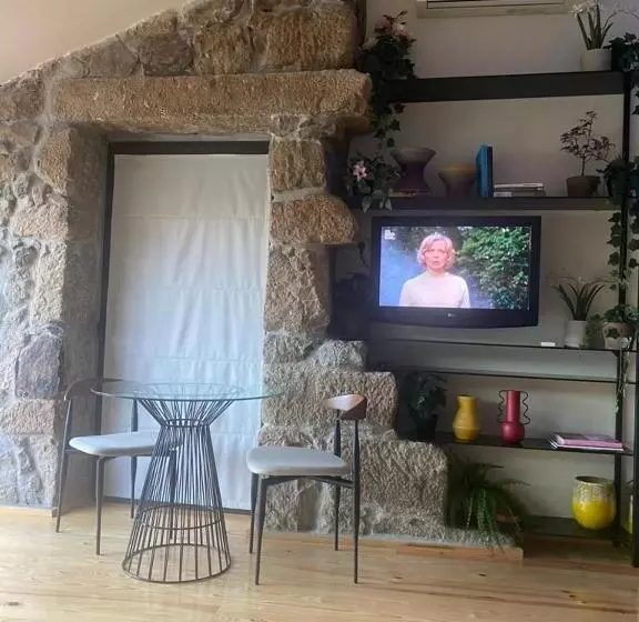 スタンダードスタジオ, Casas De Pousadouro
