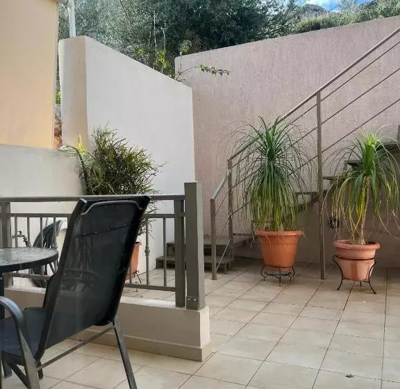 اتاق اکونومی, Aenaon Rooms