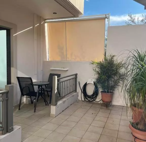 اتاق اکونومی, Aenaon Rooms