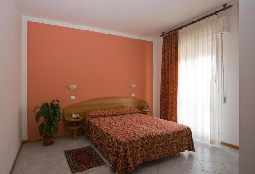 اتاق استاندارد با بالکن, Bahama